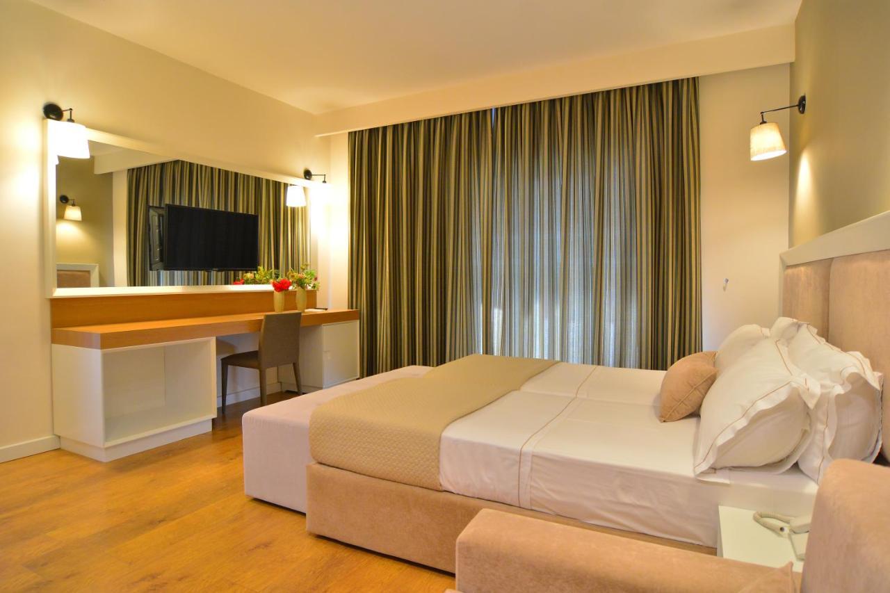 Sandy Beach Resort Golem  Esterno foto