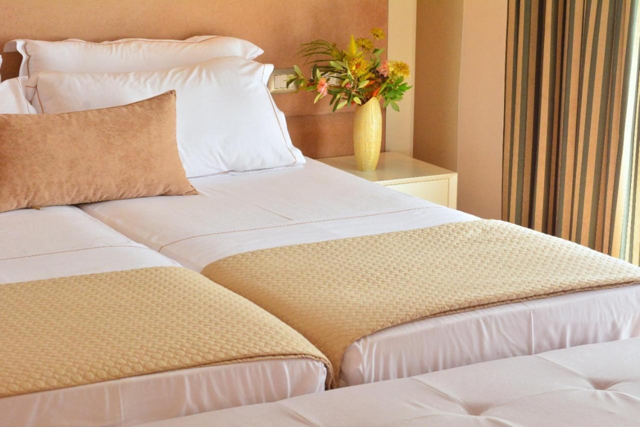 Sandy Beach Resort Golem  Esterno foto