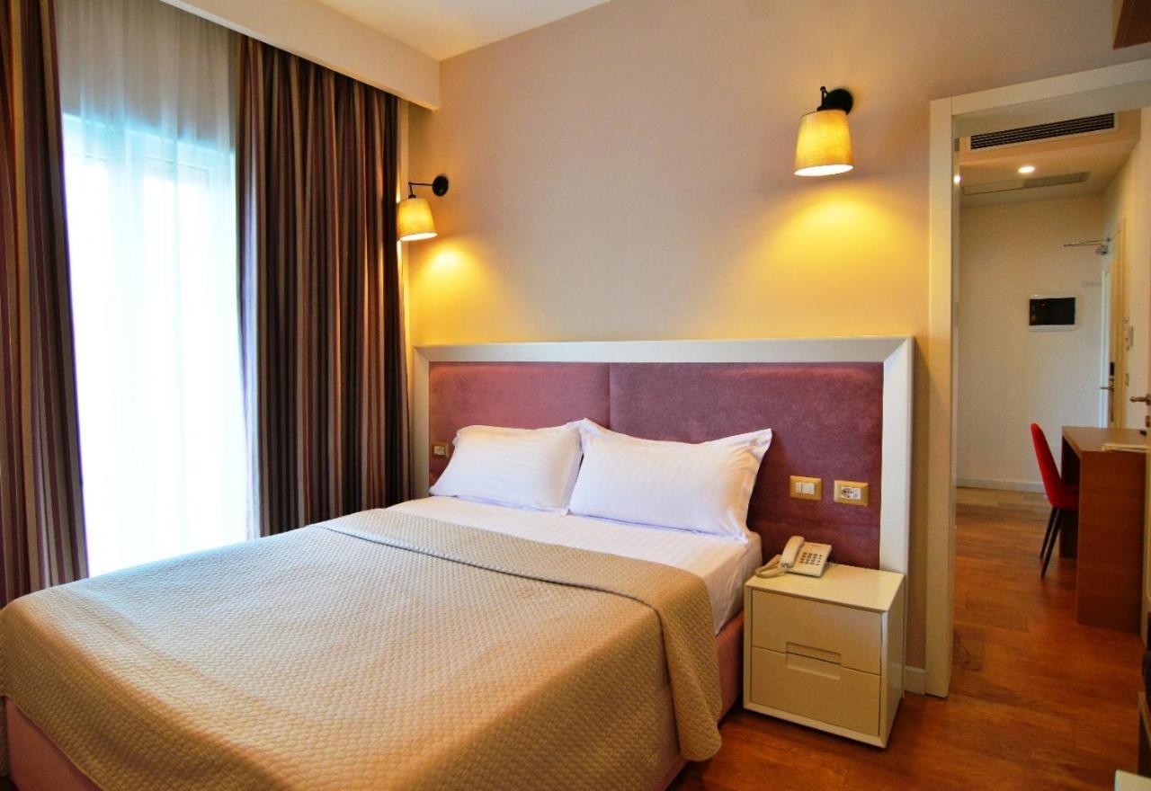 Sandy Beach Resort Golem  Esterno foto