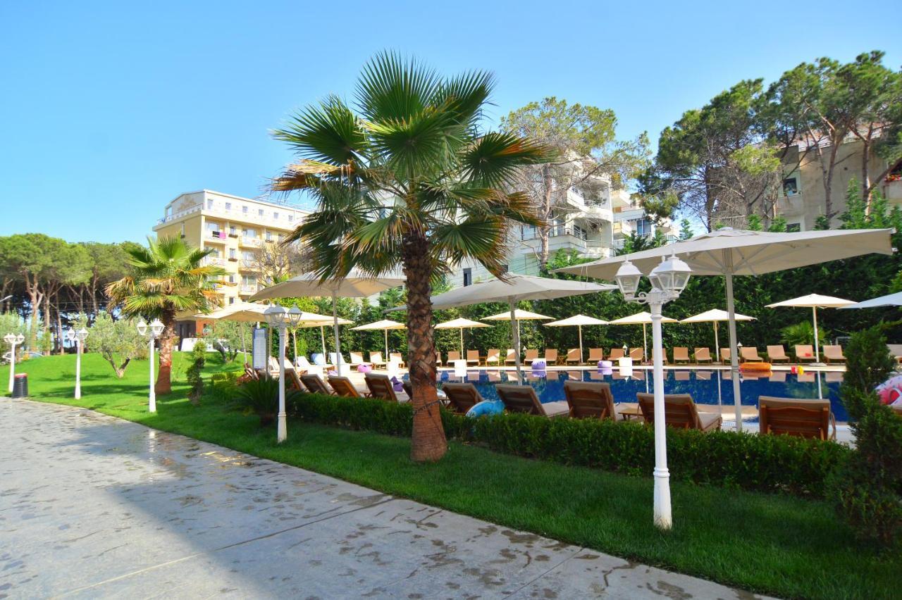 Sandy Beach Resort Golem  Esterno foto