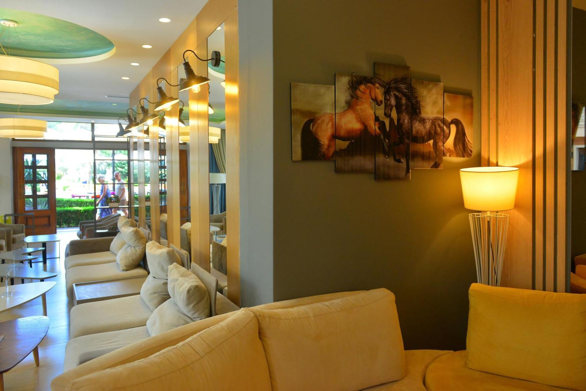 Sandy Beach Resort Golem  Esterno foto