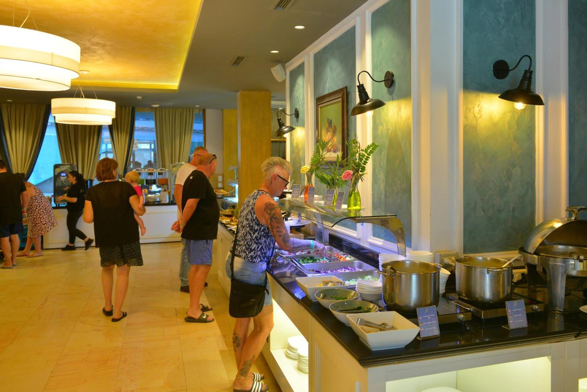 Sandy Beach Resort Golem  Esterno foto