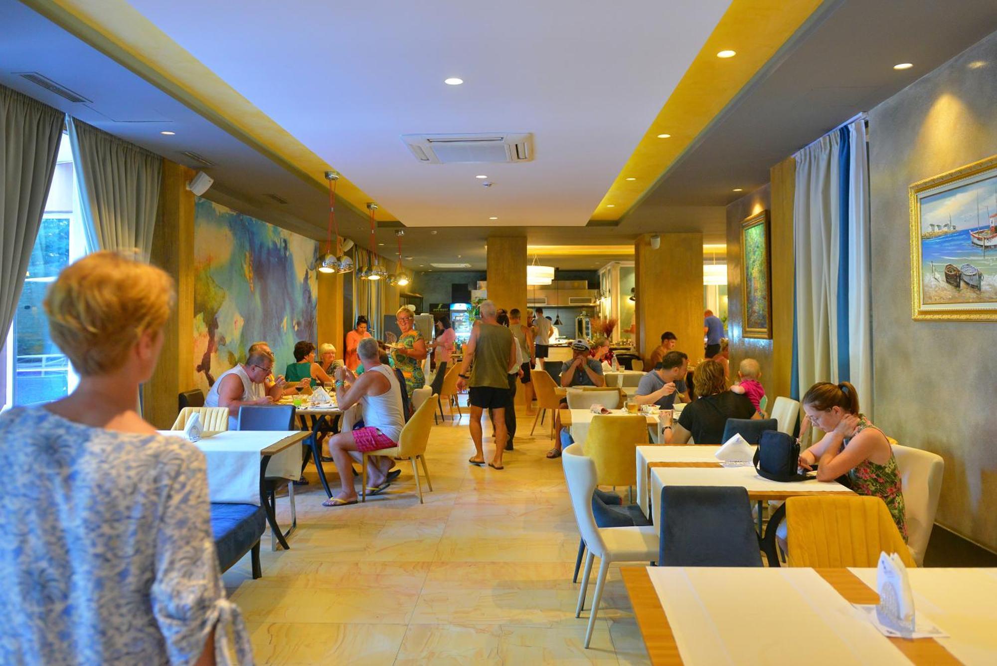 Sandy Beach Resort Golem  Esterno foto