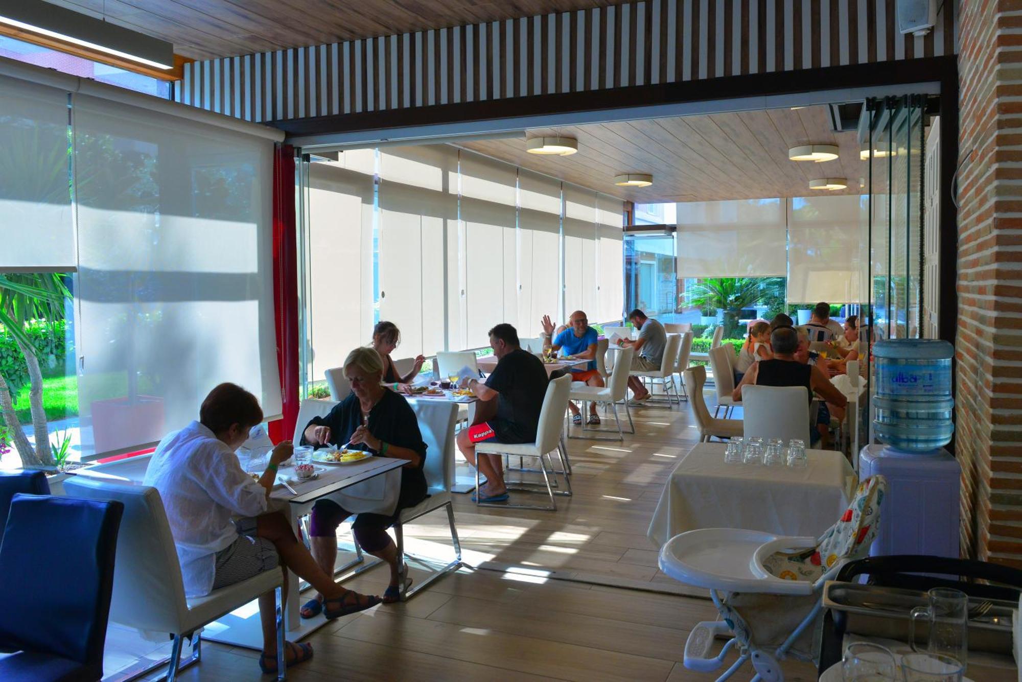 Sandy Beach Resort Golem  Esterno foto
