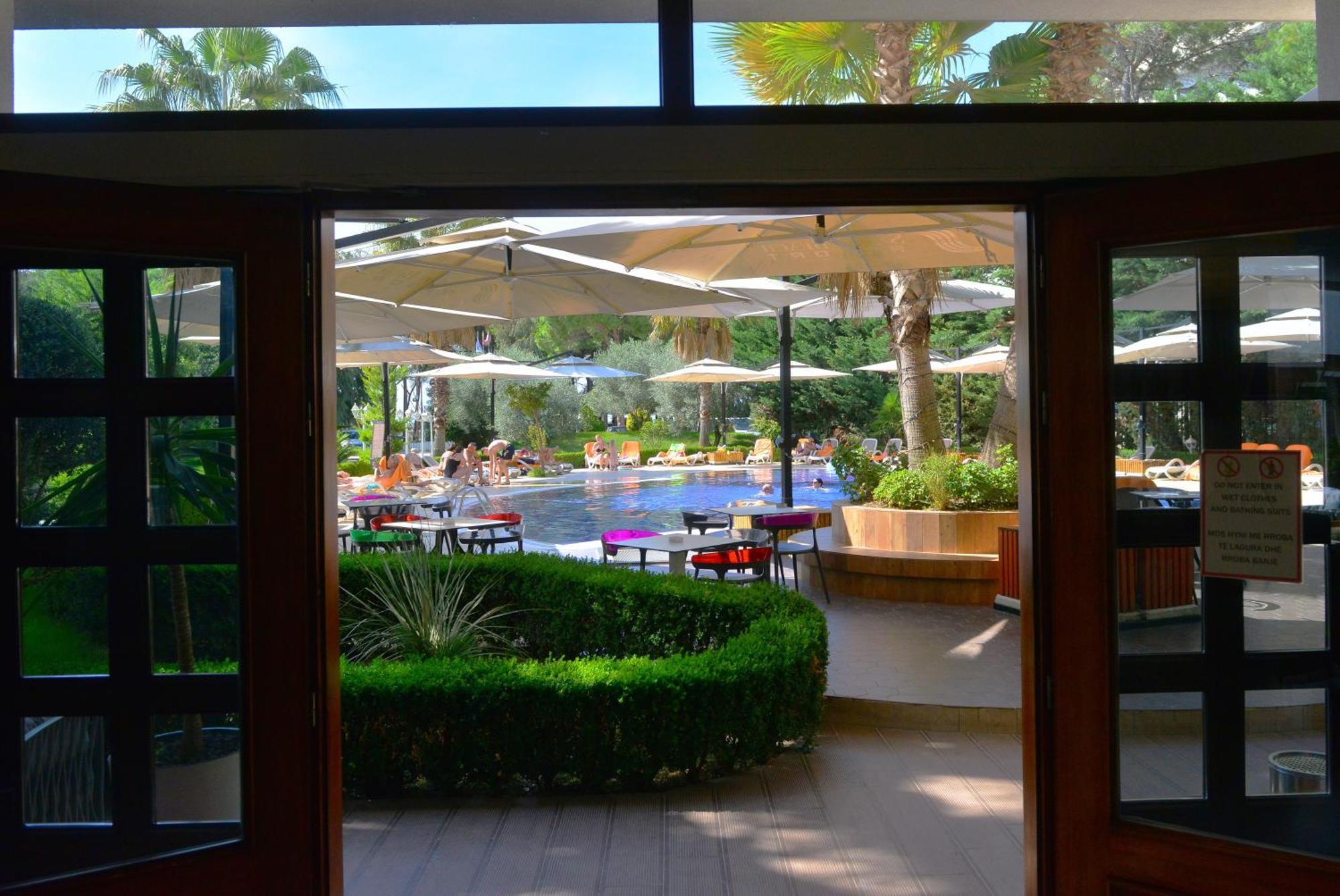 Sandy Beach Resort Golem  Esterno foto